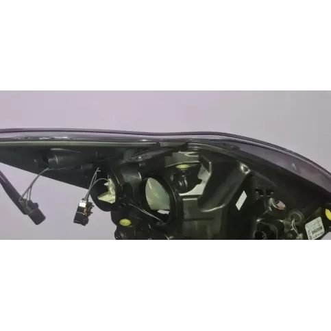 0077700 фара передняя Ford Focus 2009