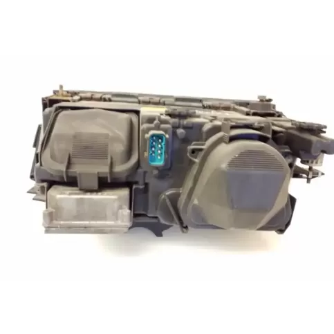 0301043272 фара передняя BMW 7 E38 1996
