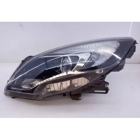 030126320105 фара передняя Opel Zafira C 2011