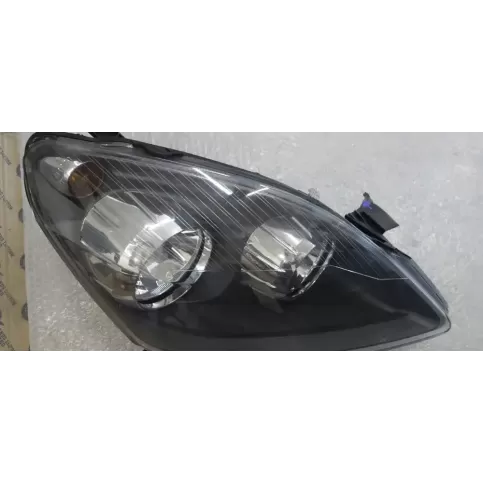 13252473 фара передняя Opel Zafira B 2010