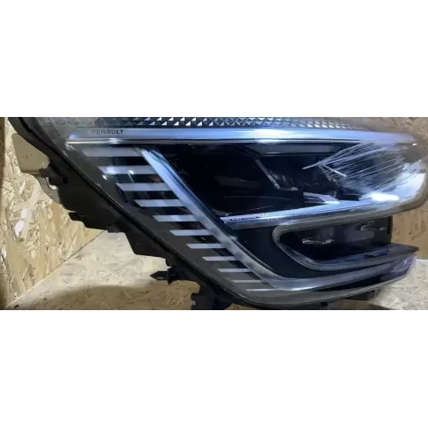 260105675R фара передняя Renault Megane IV 2017