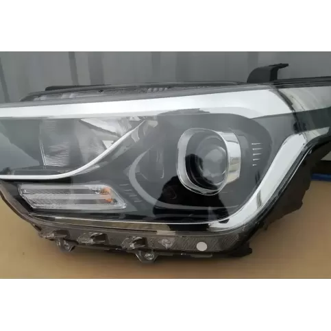 4H92121070 фара передняя Hyundai H-1, Starex, Satellite 2018