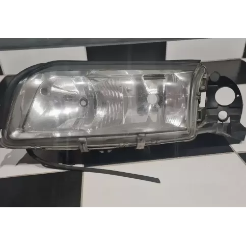 8678546 фара передняя Volvo S80 2001
