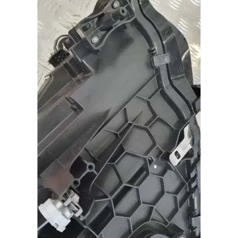 8739589 фара передня BMW 8 G15 2021