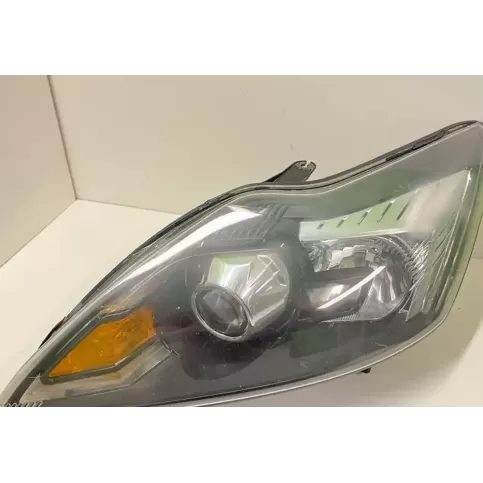 8M5113D155CD фара передняя Ford Focus 2008