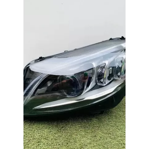 A2059061506 фара передняя Mercedes-Benz C W205 2018