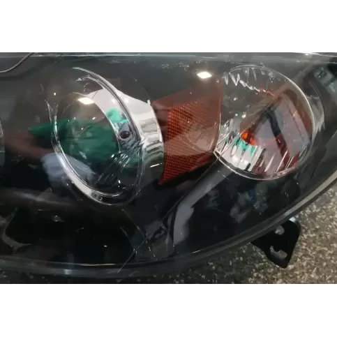 083161132 фара передняя Mazda 3 I 2006