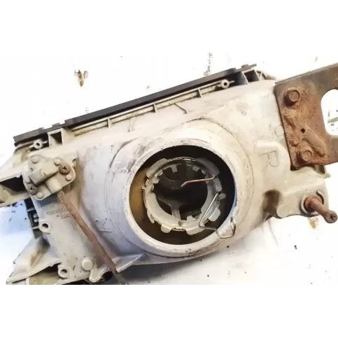 110-74185 фара передняя Toyota Corolla E80 1985