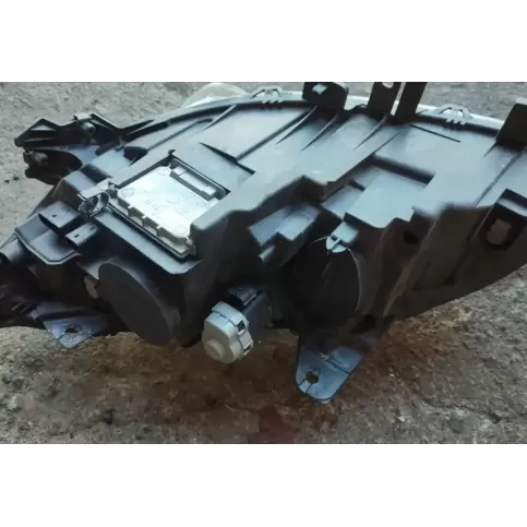 260100035R фара передняя Renault Laguna III 2008