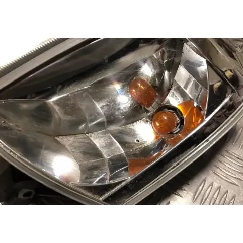 E137511 фара передняя Nissan X-Trail T30 2005