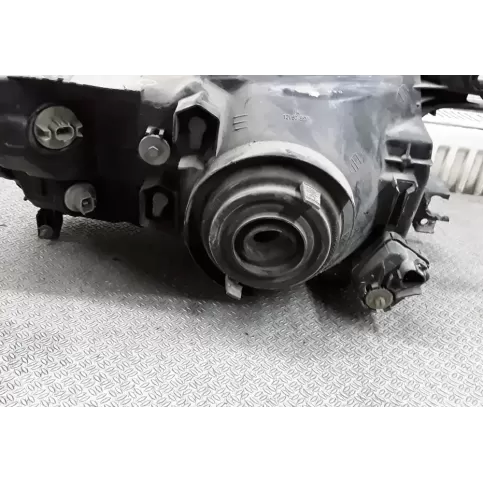 E139652 фара передня Mitsubishi Pajero 2003