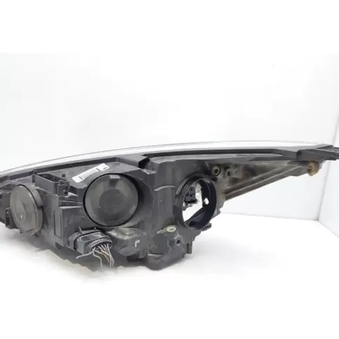 F1EB13W029AEB фара передняя Ford Focus 2010