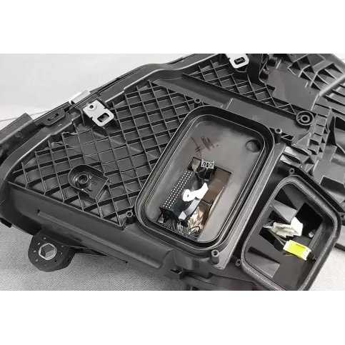 Q004ZGS002 фара передняя Mercedes-Benz C W205 2019