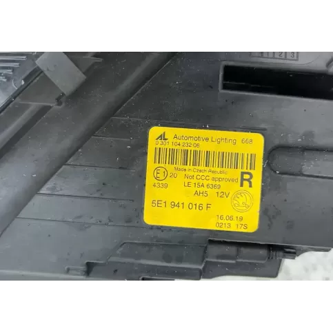 030110423206 фара передняя Skoda Octavia Mk3 (5E) 2018