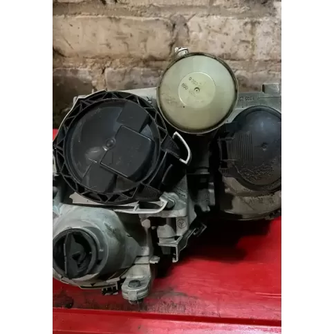 0301168202 фара передняя Mercedes-Benz C W203 2001