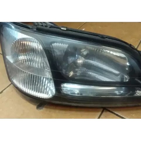10020656R фара передняя Subaru Legacy 2000