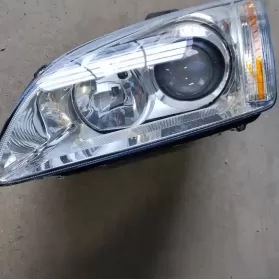 1385257 фара передняя Ford Focus 2004