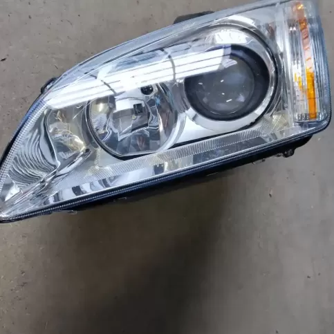 1385257 фара передняя Ford Focus 2004