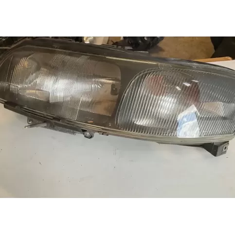 89004809 фара передняя Volvo V70 2001