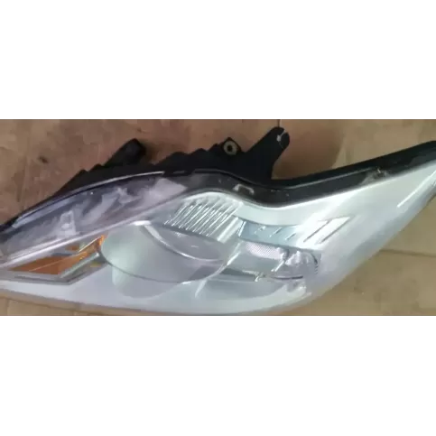 8M51-13D153-CD фара передняя Ford Focus 2007