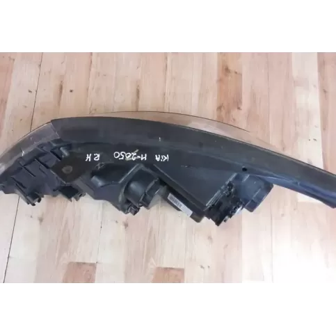 921023UXXX фара передня KIA Sportage 2015
