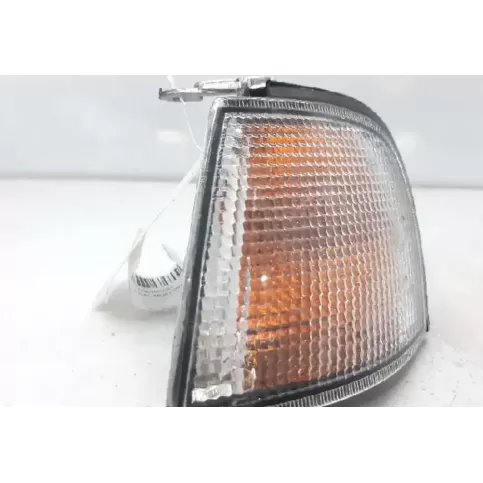 B613586J00 фара передняя Nissan Primera 1990