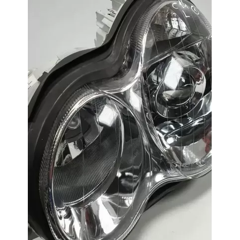 BZ067-B2W10 фара передняя Mercedes-Benz C W203 2003