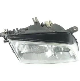 F014001013 фара передняя Mazda 626 2001