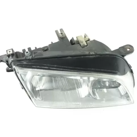 F014001013 фара передняя Mazda 626 2001