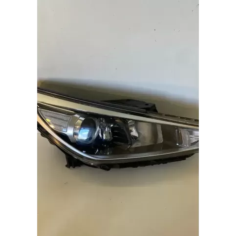R009G02100F фара передня Hyundai i30 2019