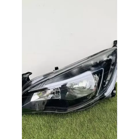0100111500640137 фара передняя Opel Astra J 2011