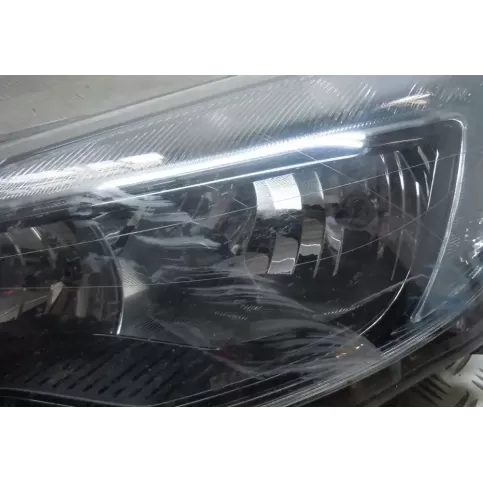 13365290 фара передняя Opel Astra J 2010