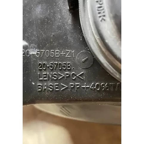 205705BZ1 фара передняя Peugeot 206 2000