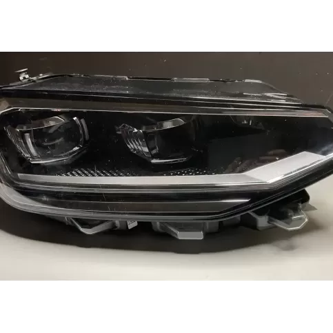 8891VP2443613S фара передня Volkswagen Golf VII 2020