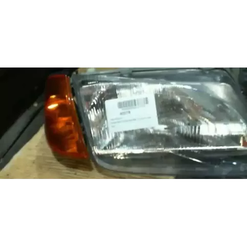89000315 фара передняя Suzuki Swift 1989