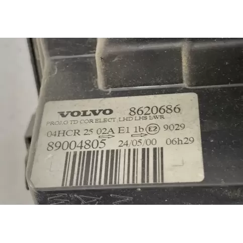 89004805 фара передняя Volvo V70 2002