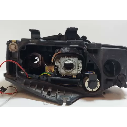 8E0941030T фара передня Audi A4 S4 B6 8E 8H 2002