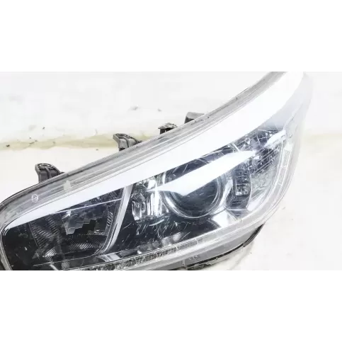 92101-A2220 фара передняя KIA Ceed 2017