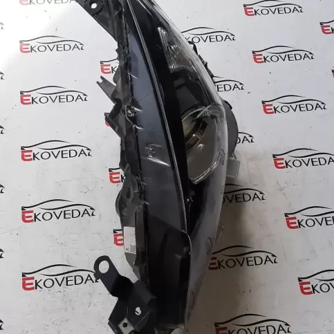 B45A51040 фара передня Mazda 3 III 2014