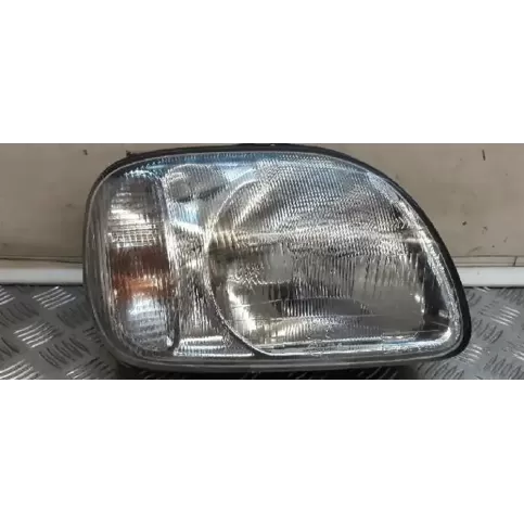 B60101F511 фара передняя Nissan Micra 1992
