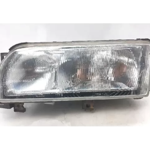 B606070J17 фара передняя Nissan Primera 1990
