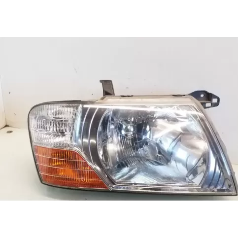 E131259652 фара передня Mitsubishi Pajero 2001