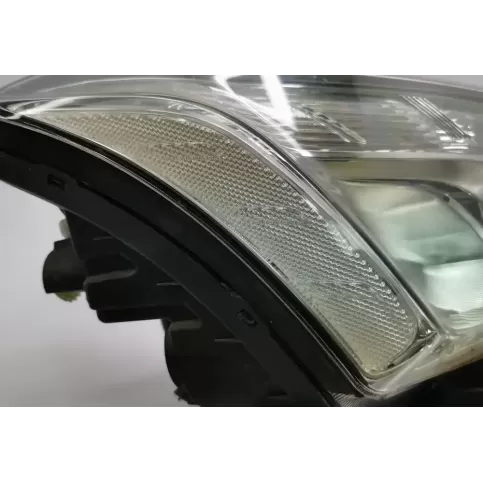 E1313684 фара передняя Chevrolet Trax 2013