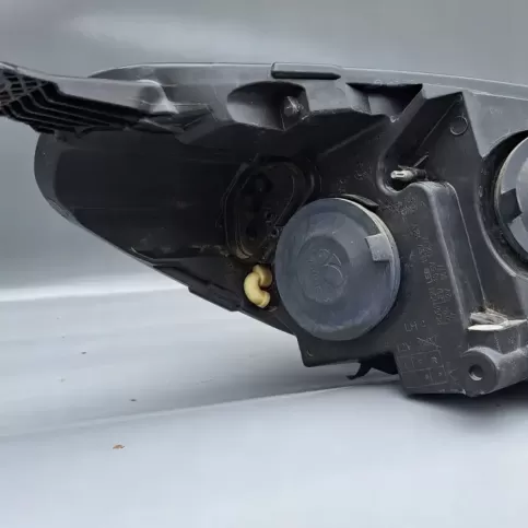 H1BB-13W030-AE фара передняя Ford Fiesta 1992