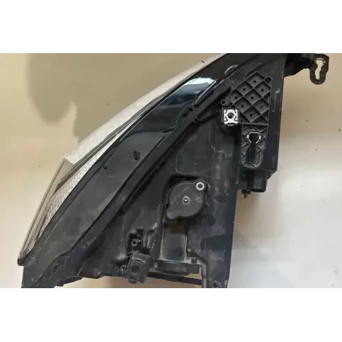 011D02A00 фара передняя Seat Leon IV 2020