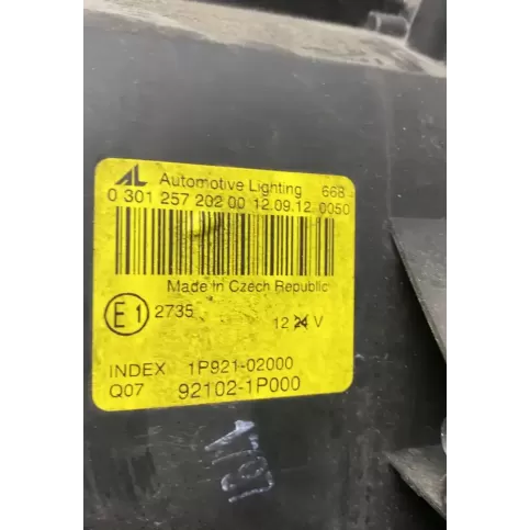1P92102000 фара передняя KIA Venga 2010