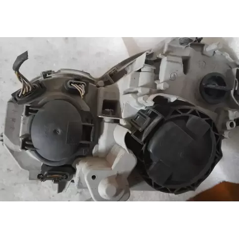2038203861 фара передняя Mercedes-Benz C W203 2002