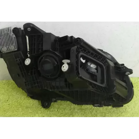 2059067905 фара передняя Mercedes-Benz C W205 2021