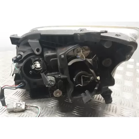 21211F3R фара передняя Toyota Avensis T250 2004