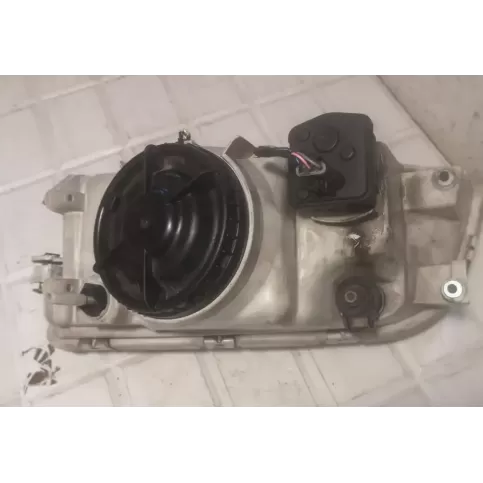 301145560 фара передняя Volvo S40, V40 1999